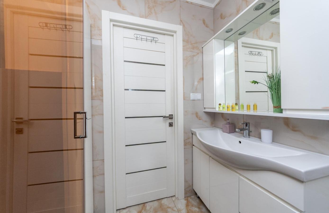קייב Vip Apartment Near Arena City מראה חיצוני תמונה